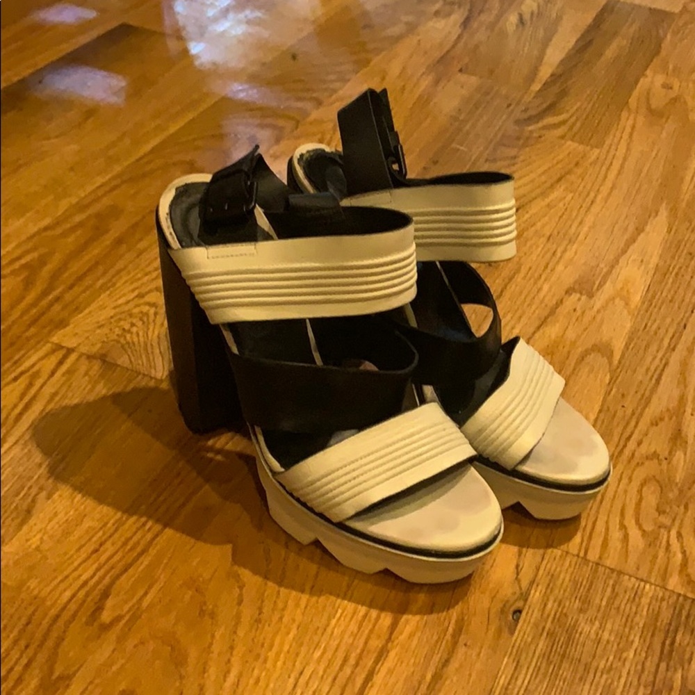 Vic Mati Chunky Heeled Sandals
